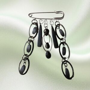 Silver and Black Dangle Kilt Pin Brooch
